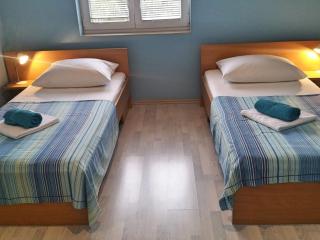 Apartments Mateo - One Bedroom Apartment - Green - 6