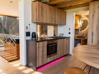 Elegant Warm Bliss Hideaway Escape Lodge - Holiday Home with Hot-Tub and Sauna - 8