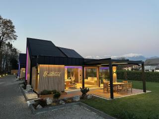 Elegant Warm Bliss Hideaway Escape Lodge - Holiday Home with Hot-Tub and Sauna - 2