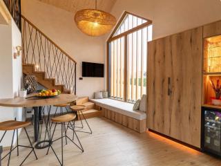 Elegant Warm Bliss Hideaway Escape Lodge - Holiday Home with Hot-Tub and Sauna - 9