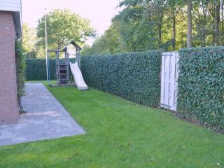 with large, fenced garden DL108 - 8
