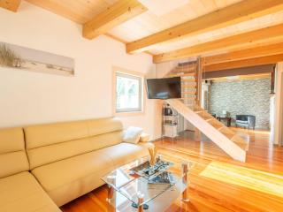 Family-Friendly Serene Retreat Holiday Home - Four Bedroom Holiday Home with Terrace - 0