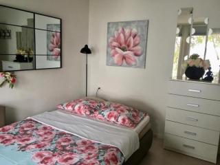 Beach House - 2m from beach - Three Bedroom House - 5
