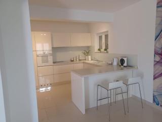 Three Bedroom Apartment With Terrace And Sea View - 3