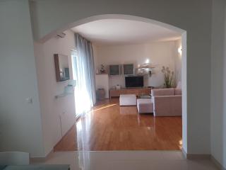 Three Bedroom Apartment With Terrace And Sea View - 9