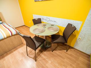 Elegant and Stylish Retreat Apartments with Terrace - Studio Apartment with Terrace - 1