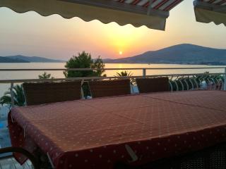Three Bedroom Apartment with Sea View and Terrace - 2
