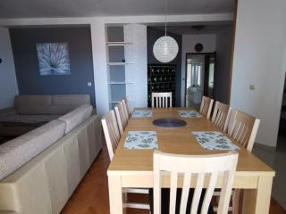 Three Bedroom Apartment with Terrace and Sea View - 7