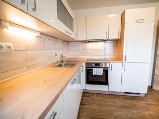 Serene Hollow Holiday Home with Mountain View - Two Bedroom Holiday Home with Mountain View - 8