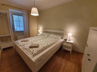 Komen Getaway Holiday Home with Balcony - Four Bedroom Holiday Home with Balcony - 6