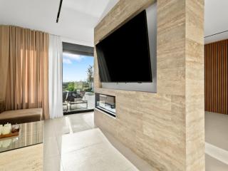 Villa Freedom - Five Bedroom House with Balcony - 8