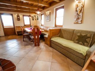 Vivid Hillside Country House with Hot-Tub and Sauna - Two Bedroom Country House - 0