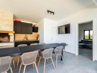 Villa Freedom - Five Bedroom House with Balcony - 4