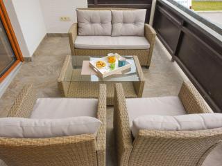 Cozy Luxe Holiday Home with Natural Thermal Bath - Seven Bedroom Holiday Home - 8