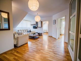 Stunning Rural Holiday Home with Garden and BBQ - Four Bedroom Holiday Home - 3