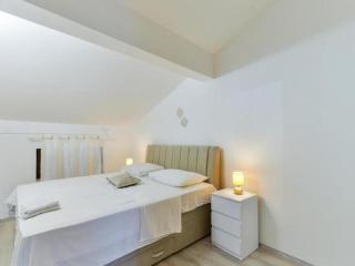Apartments Franica with Heated Pool and Hot-Tub - Two Bedroom Apartment with Balcony - 9