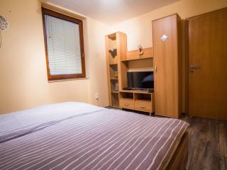 Luce Hilltop Cozy Apartment - Two Bedroom Apartment - 1