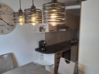 Luce Hilltop Cozy Apartment - Two Bedroom Apartment - 5