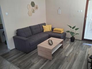 Luce Hilltop Cozy Apartment - Two Bedroom Apartment - 8