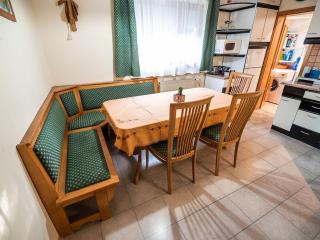 Relaxing Retreat with Hot Tub in Sevnica - Three Bedroom Apartment - 9
