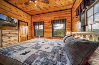 Mountaintop Cabin Close To Dolly With Hot Tub and 3 King Beds - 5