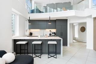 The Vancouver Penthouse, 2-Level, Patios, Hot Tub - 2