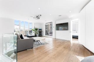 The Vancouver Penthouse, 2-Level, Patios, Hot Tub - 6