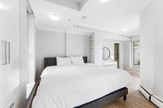 The Vancouver Penthouse, 2-Level, Patios, Hot Tub - 4