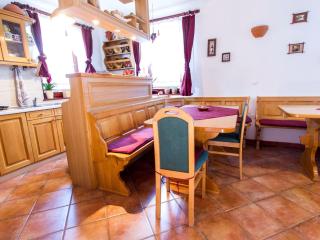 Rustic Charm Cottage Country House with Sauna - Five Bedroom Holiday Home with Sauna - 6