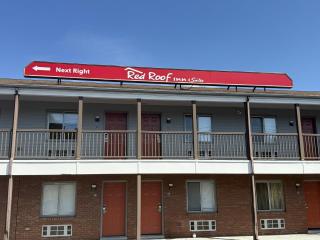Red Roof Inn & Suites Swansea - 0
