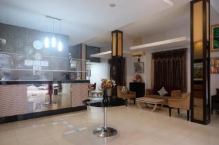 RedDoorz Plus at Grand Populer Hotel Makassar - 7