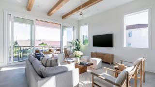 Rendezvous by AvantStay Modern Haven w Game Room Roof Top Pool Close to Beach - 8