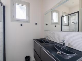 Maison rénovée pour 8 pers avec terrasse près des plages et activités - FR-1-50-141 - 3