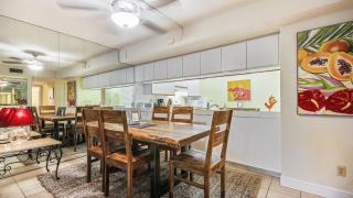 Papaya Place by AvantStay Great Location w Balcony Outdoor Dining Shared Pool Hot Tub - 1
