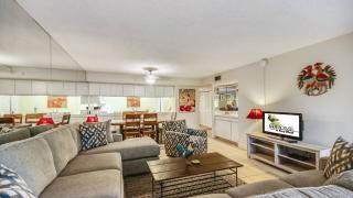 Papaya Place by AvantStay Great Location w Balcony Outdoor Dining Shared Pool Hot Tub - 3