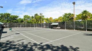 Papaya Place by AvantStay Great Location w Balcony Outdoor Dining Shared Pool Hot Tub - 6