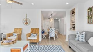 Destin Dolphin by AvantStay 2 Mins Walk To Beach w Pool Large Outdoor Entertaining Area - 2
