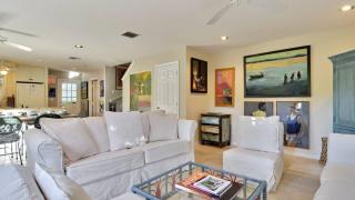 Artist Garden by AvantStay Great Location w Balcony Outdoor Dining Shared Pool BBQ Week Long Stays - 9