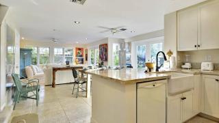 Artist Garden by AvantStay Great Location w Balcony Outdoor Dining Shared Pool BBQ Week Long Stays - 1