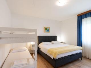 House Rose with Garden and Pool - Three Bedroom House - 1