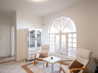 House Rose with Garden and Pool - Three Bedroom House - 8