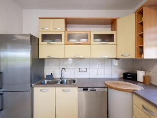 House Rose with Garden and Pool - Three Bedroom House - 3