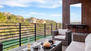 Barton by AvantStay Lake Views w Hot Tub Pool Ping Pong - 8