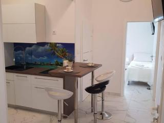 One-Bedroom Sea View Apartment - 6