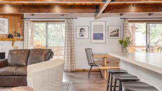 Updated Chic 4BDR w Large Deck Close to the Lake Avalon Pines by AvantStay - Big Bear Lake - 9