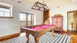 Pine Needle by AvantStay Log Cabin w Gorgeous Views Hot Tub Patio Pool Table - 9