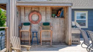 Beach Pines Bungalow by AvantStay Classic Cottage Steps to the Beach w Private Yard - 5