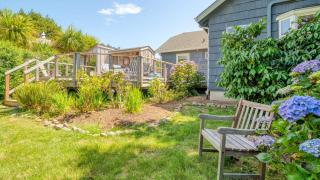 Beach Pines Bungalow by AvantStay Classic Cottage Steps to the Beach w Private Yard - Arch Cape - 7