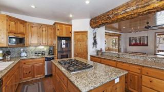 Zen Den by AvantStay Entertainers Home in Ideal Big Bear Location w Hot Tub - 1