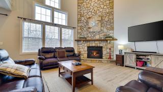 The Nest at Pinecrest by AvantStay Spacious Deck Game Room Fire Pit - 6